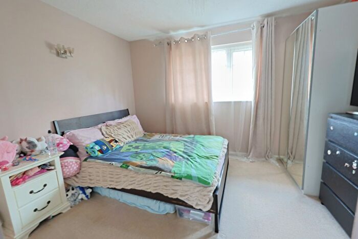 2 Bedroom End Terrace House For Sale In Pavilion Way, Edgware, Middlesex, HA8