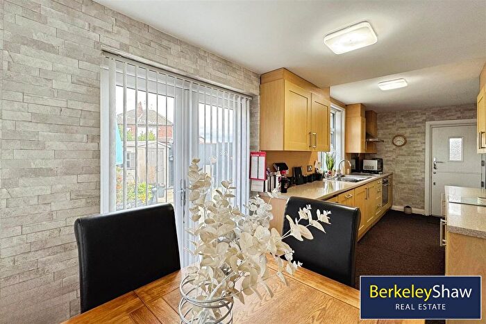 2 Bedroom Detached Bungalow For Sale In Ennerdale Drive, Liverpool, L21