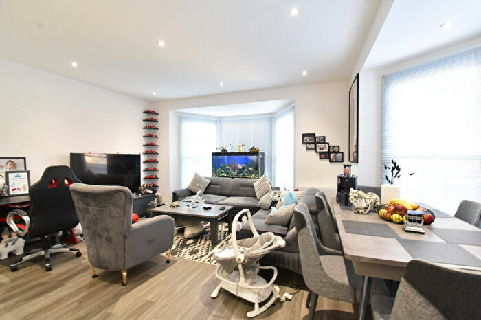 1 Bedroom Flat To Rent In Church Street, Enfield, Greater London, EN2