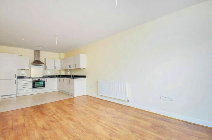 1 Bedroom Flat To Rent In Blagrove Road, Teddington, TW11