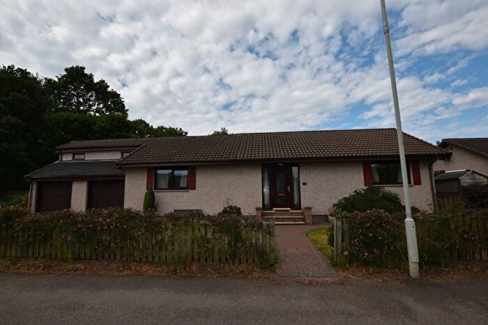 4 Bedroom Bungalow To Rent In Findhorn Road, Kinloss, IV36
