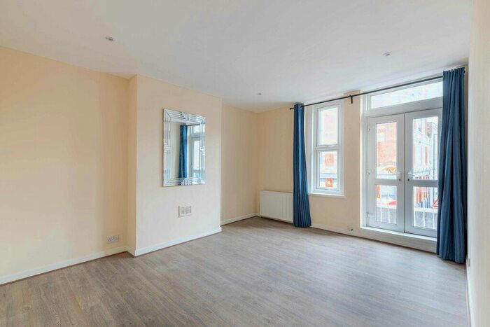 2 Bedroom Flat To Rent In North Pole Road, Ladbroke Grove, W10