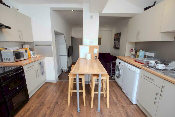 6 Bedroom House To Rent In Dawlish Road, Birmingham, B29