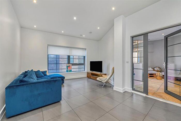 2 Bedroom Flat To Rent In Powis Street, Woolwich, SE18