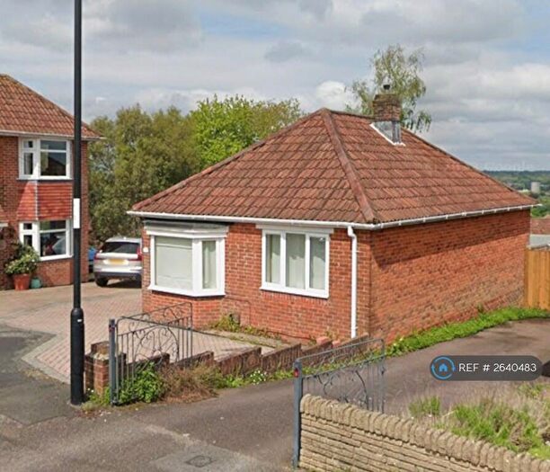 2 Bedroom Bungalow To Rent In Litchfield Crescent, Southampton, SO18