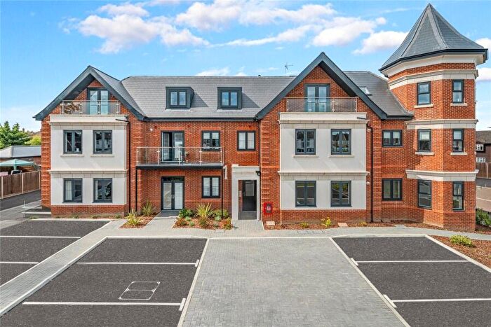 2 Bedroom Apartment To Rent In New Haw, Surrey, KT15
