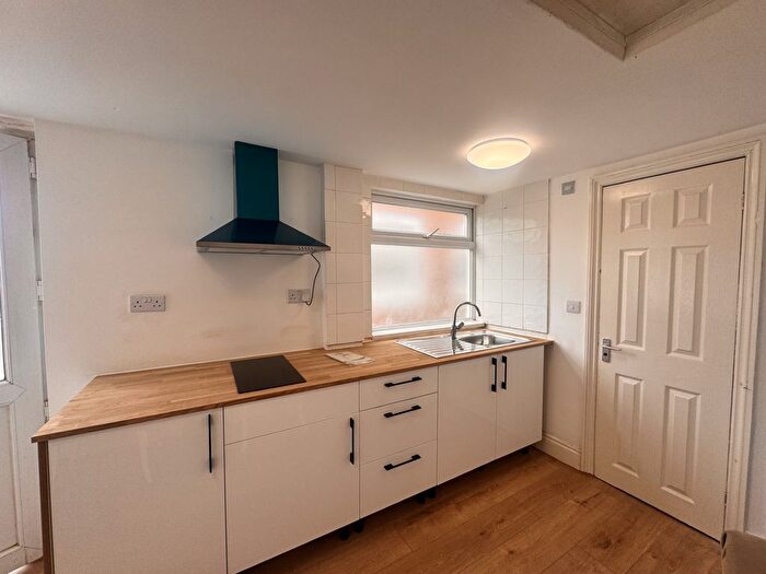 Studio To Rent In Great West Road, Hounslow, TW5