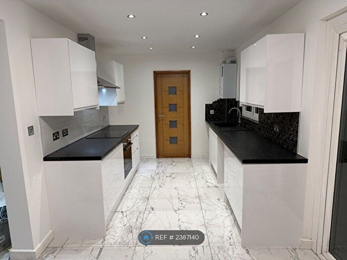 3 Bedroom Semi-Detached House To Rent In Foyle Drive, South Ockendon, RM15