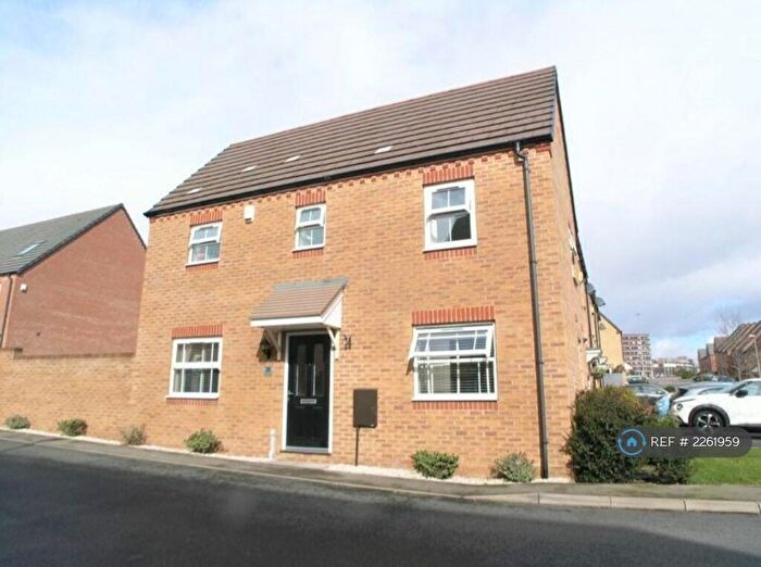 3 Bedroom Semi-Detached House To Rent In Cascade Way, Dudley, DY2