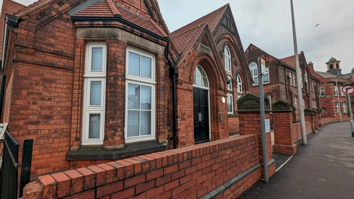 1 Bedroom Flat To Rent In Crocketts Lane, Smethwick, B66