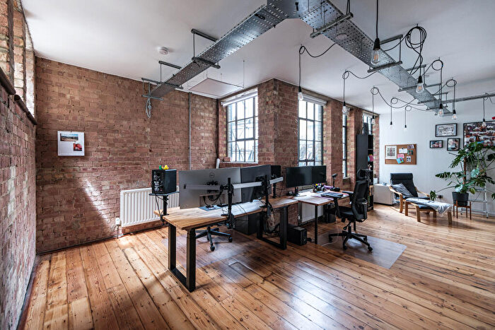 2 Bedroom Flat For Sale In Rampart Street, Whitechapel, E1