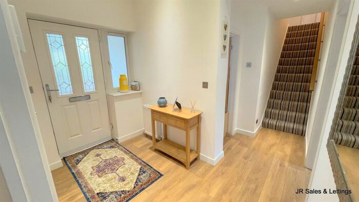 3 Bedroom End Of Terrace House For Sale In Goffs Oak Avenue, Goffs Oak, EN7