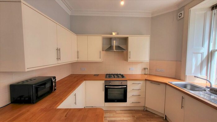 2 Bedroom Flat To Rent In Gardner's Crescent, Edinburgh, EH3