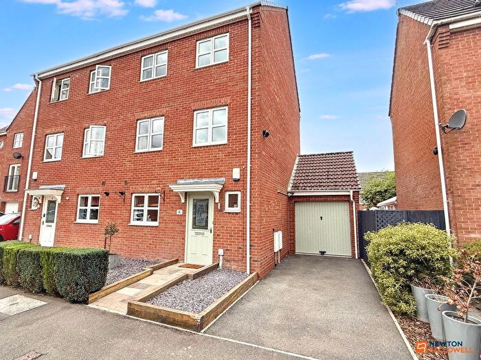4 Bedroom Semi-Detached House For Sale In Staples Drive, Coalville, LE67