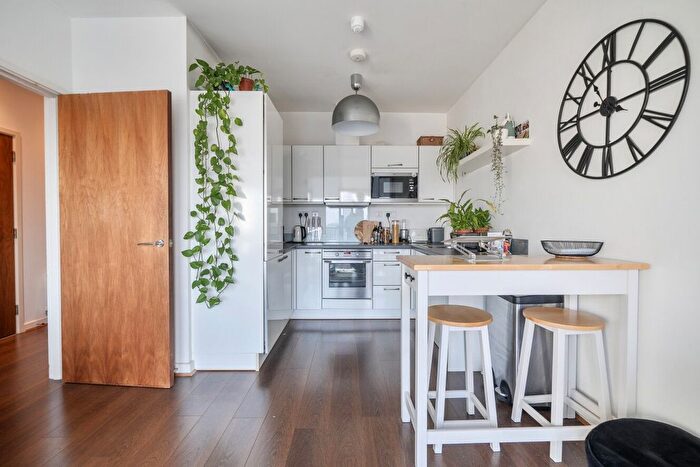 1 Bedroom Property For Sale In St. John's Hill, London, SW11