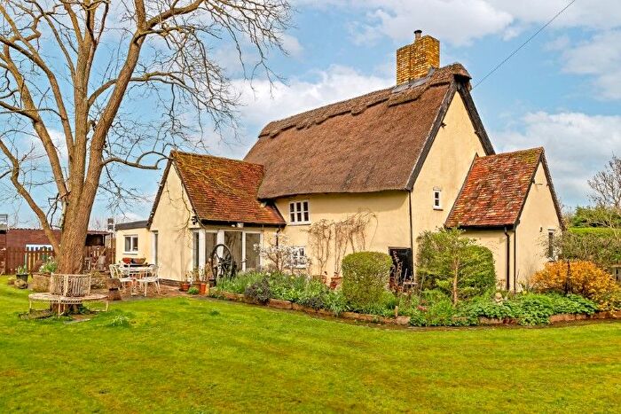 4 Bedroom Detached House For Sale In Hitchin Road, Henlow, Bedfordshire, SG16