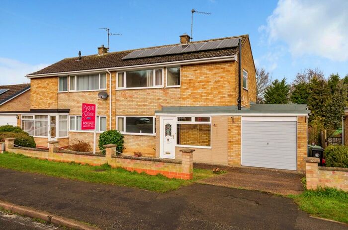 3 Bedroom Semi-Detached House For Sale In Denton Avenue, Grantham, NG31