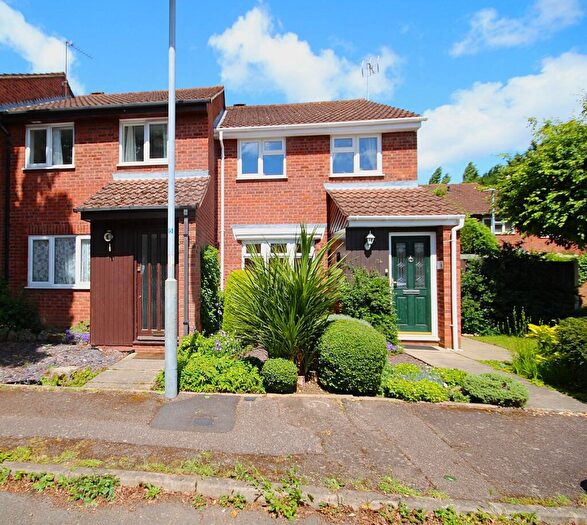 3 Bedroom Terraced House For Sale In Millstream Close, Hitchin, SG4