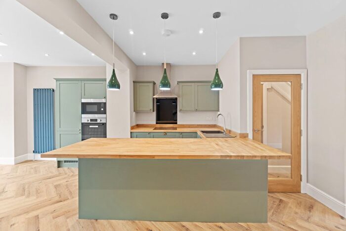 3 Bedroom Terraced House To Rent In Manor Grove, Richmond, TW9