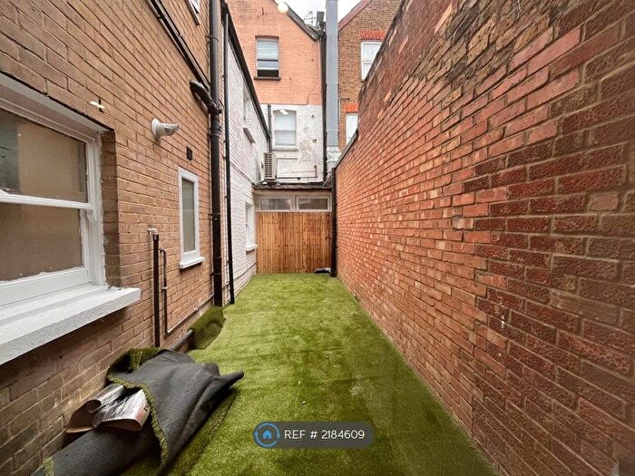 3 Bedroom Flat To Rent In West Green Road, London, N15