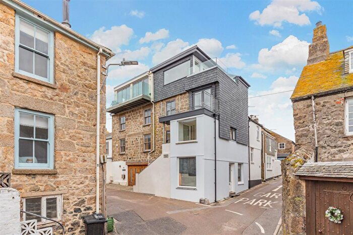 3 Bedroom Property To Rent In St. Peters Street, St. Ives, TR26