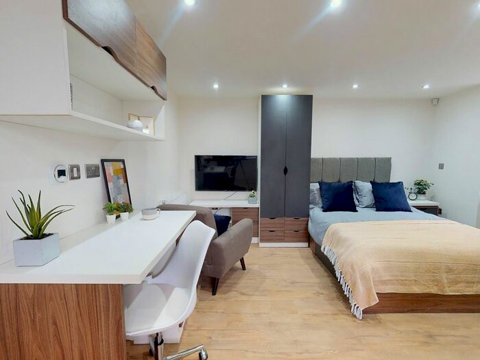 Studio To Rent In Apt, Clarendon Road #, LS2