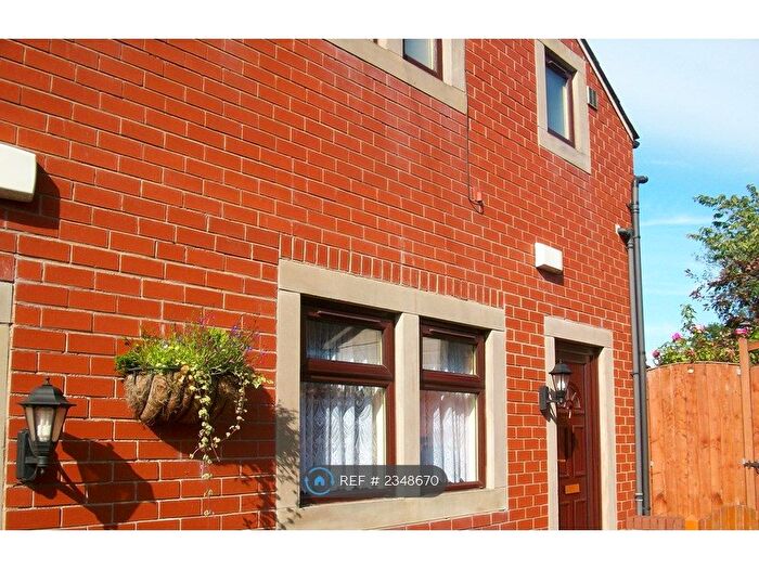 Studio To Rent In Smithybridge, Littleborough, OL15