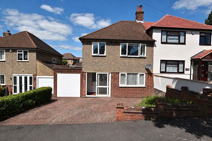 3 Bedroom Semi-Detached House For Sale In Midhurst Hill, Bexleyheath, DA6