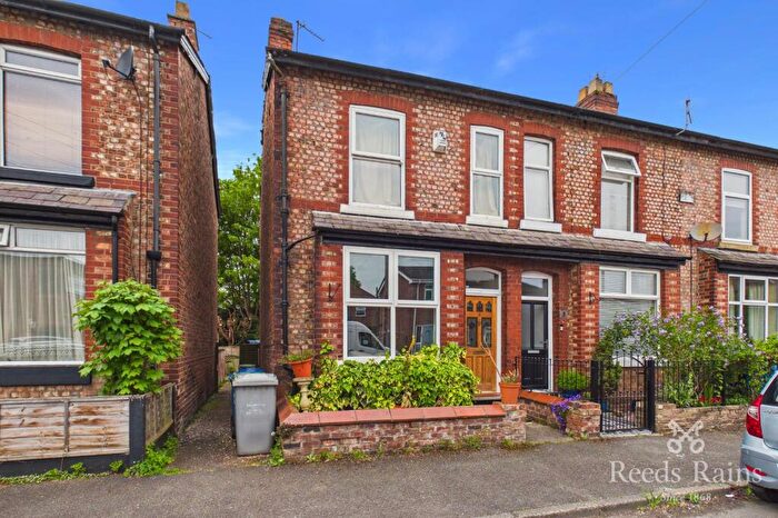 4 Bedroom End Of Terrace House For Sale In Lawson Grove, Sale, Greater Manchester, M33