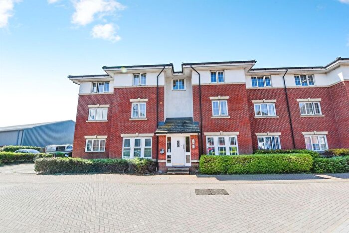 2 Bedroom Flat For Sale In Combe Walk, Devizes, SN10