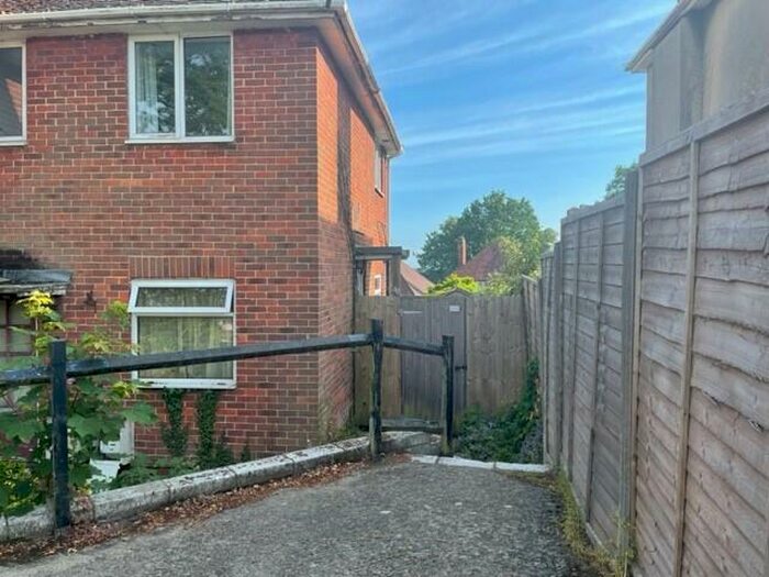 2 Bedroom House To Rent In Witts Hill, Southampton, SO18