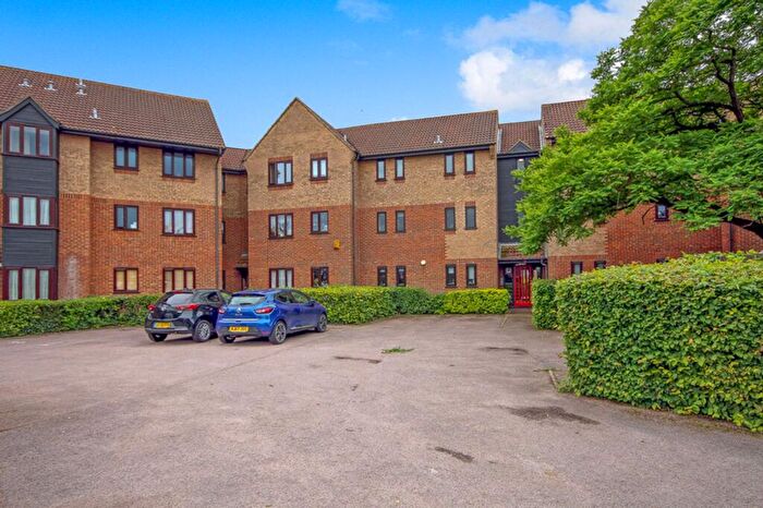 1 Bedroom Flat For Sale In Copperfields, Basildon, SS15