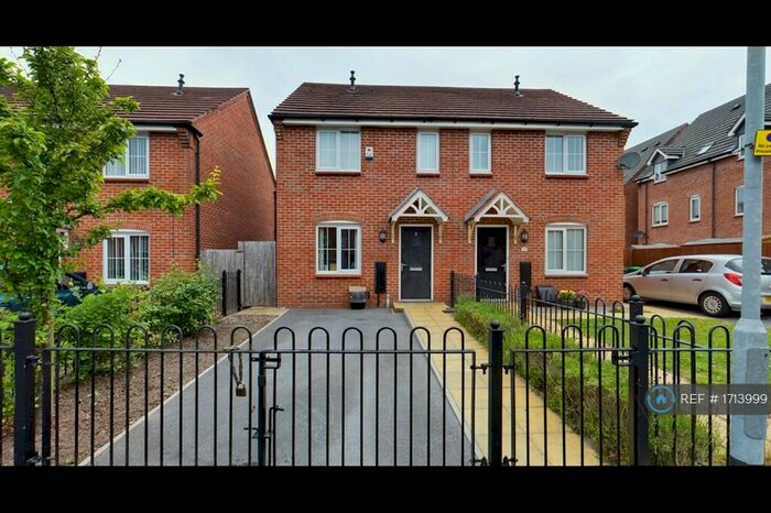 2 Bedroom Semi-Detached House To Rent In Dixon Street, Manchester, M40