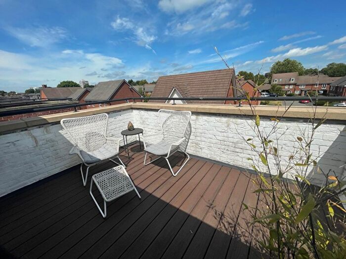 3 Bedroom Town House For Sale In The Pavilions, West Bromwich, B70
