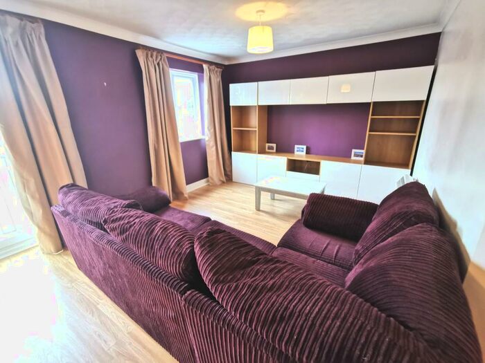 2 Bedroom Flat To Rent In Penlan Crescent, Uplands, SA2