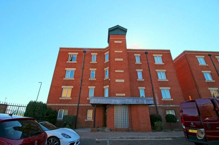 2 Bedroom Apartment To Rent In Adventurers Quay, Cardiff Bay, CF10