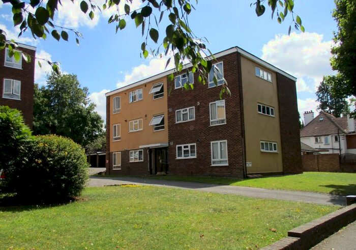 2 Bedroom Flat To Rent In Park Hill Road, Wallington, Surrey, SM6
