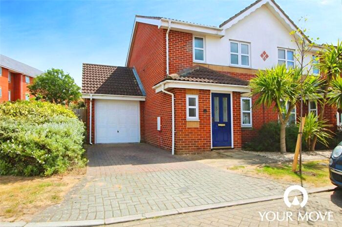 3 Bedroom Semi-Detached House To Rent In Goldcrest Drive, St Mary's Island, Chatham, Kent, ME4