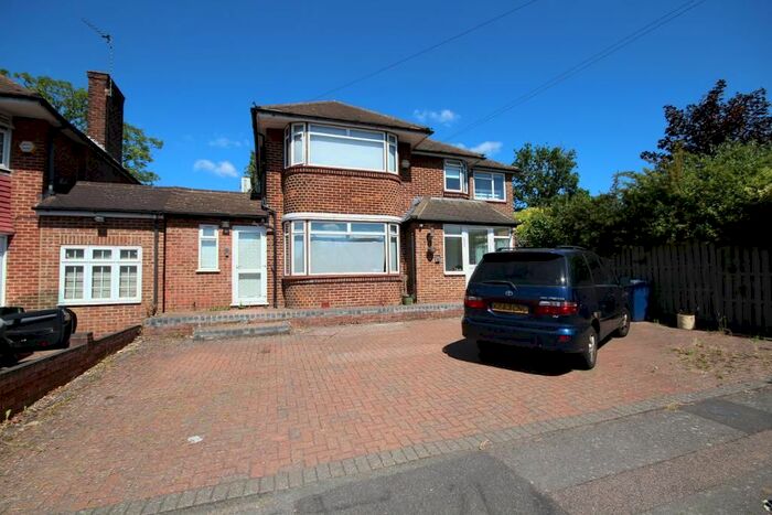 5 Bedroom Detached House To Rent In Wolmer Gardens, Edgware, Middlesex, Middlesex, HA8