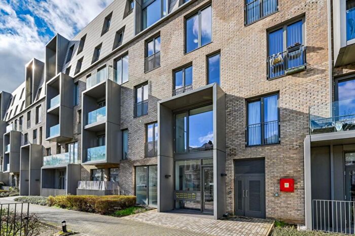 3 Bedroom Flat For Sale In Kilburn Park Road, Maida Vale, London, NW6