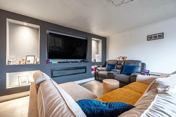 1 Bedroom Flat For Sale In Bicester, Oxfordshire, OX26