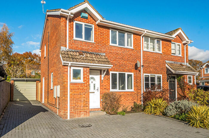 3 Bedroom Semi Detached House For Sale In Langham Close, North Baddesley, Southampton, SO52