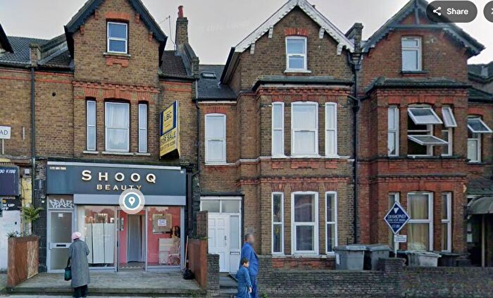 Studio To Rent In High Road, London, NW10