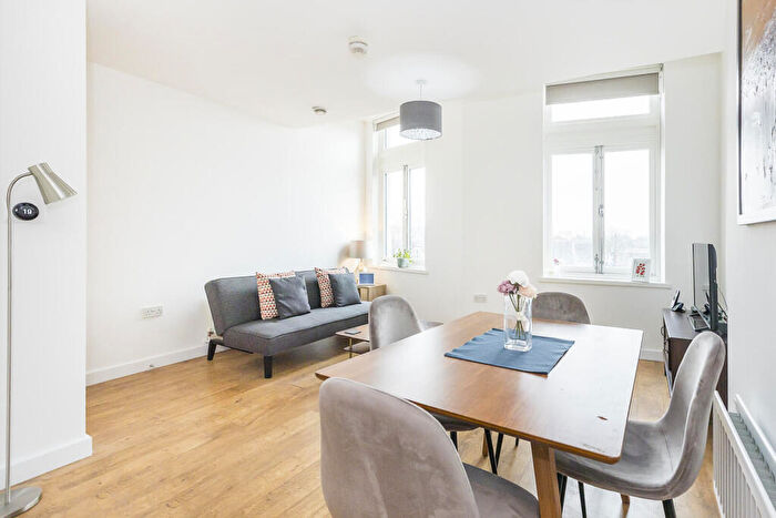 1 Bedroom Flat For Sale In Raymond Chadburn House, Woodgrange Road, Forest Gate, E7
