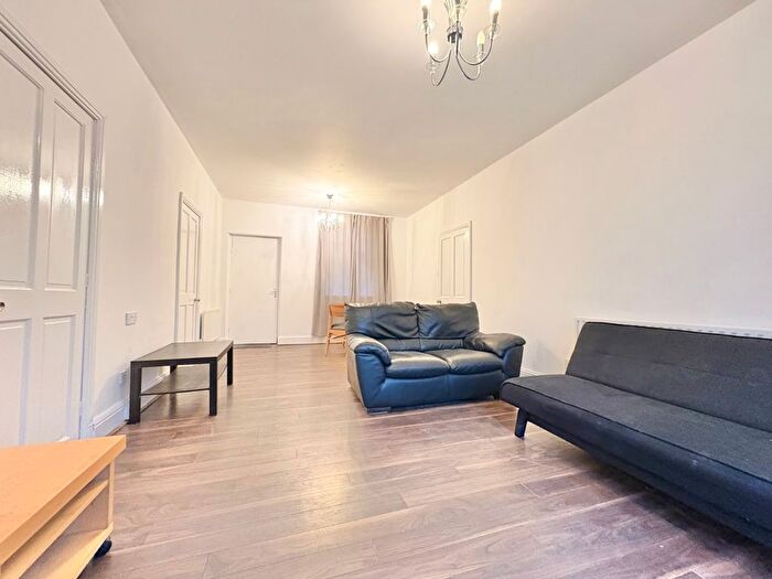 2 Bedroom Detached House To Rent In Otley Road, Far Headingley, Leeds, LS16