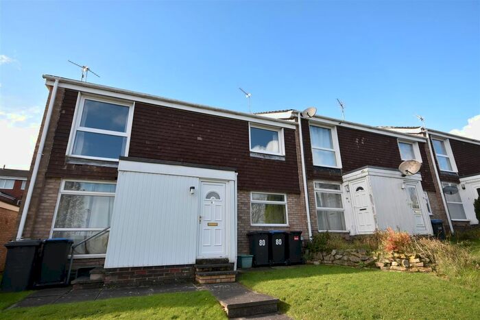2 Bedroom Flat To Rent In Lindisfarne Road, Newton Hall, Durham, DH1