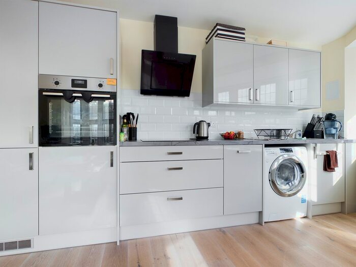 2 Bedroom Flat To Rent In Goring Road, Worthing, BN12