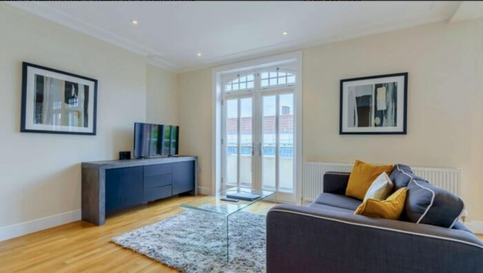 2 Bedroom Flat To Rent In Hamlet Gardens, London, W6