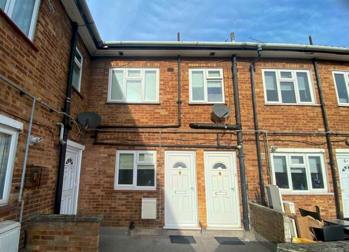 1 Bedroom Maisonette To Rent In Station Road Gidea Park Romford, RM2