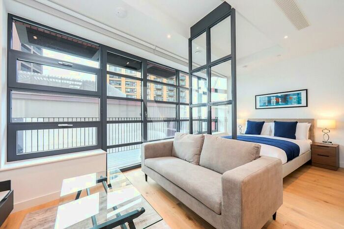 Apartment To Rent In Defoe House, City Island Way, London, E14